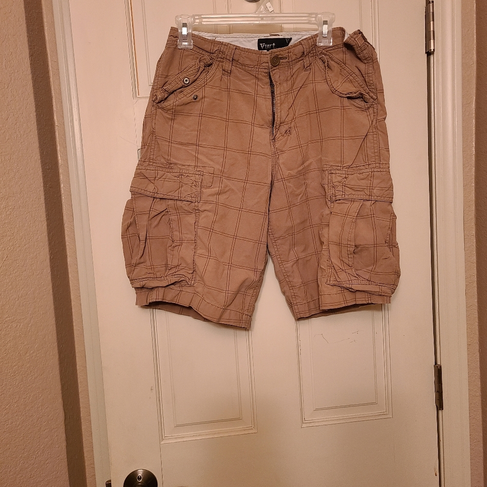 Men's size 32 Vurt cargo shorts
